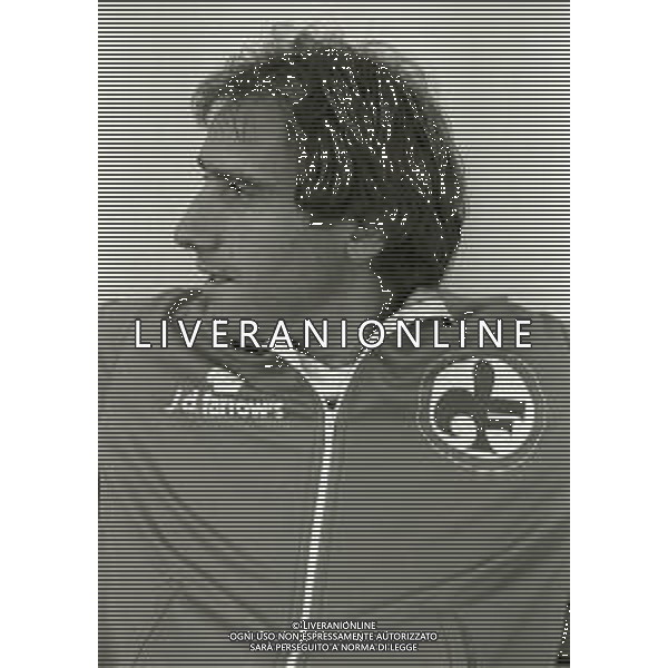NEG-RETROSPETTIVA FRANCESCO GRAZIANI CALCIATORE NELLA FOTO FRANCESCO GRAZIANI CON LA MAGLIA DELLA FIORENTINA CALCIO NELL\'ANNO 1981-1982 AG ALDO LIVERANI SAS