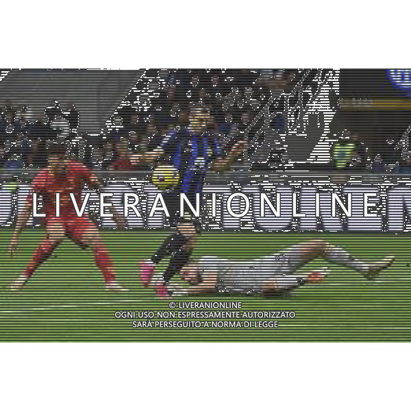 Inter vs Lecce nella foto il contatto in area tra Henrikh Mkhitaryan (Inter) e Wladimiro Falcone (Lecce) giudicato regolare da arbitro e VAR Milano 23-12-2023 Stadio Giuseppe Meazza - San Siro Campionato Serie A TIM - 17a giornata foto Roberto Garavaglia/ag. Aldo Liverani sas/AGENZIA ALDO LIVERANI SAS