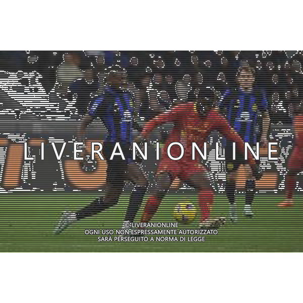 Inter vs Lecce nella foto Marcus Thuram (Inter) e Mohamed Kaba (Lecce) Milano 23-12-2023 Stadio Giuseppe Meazza - San Siro Campionato Serie A TIM - 17a giornata foto Roberto Garavaglia/ag. Aldo Liverani sas/AGENZIA ALDO LIVERANI SAS