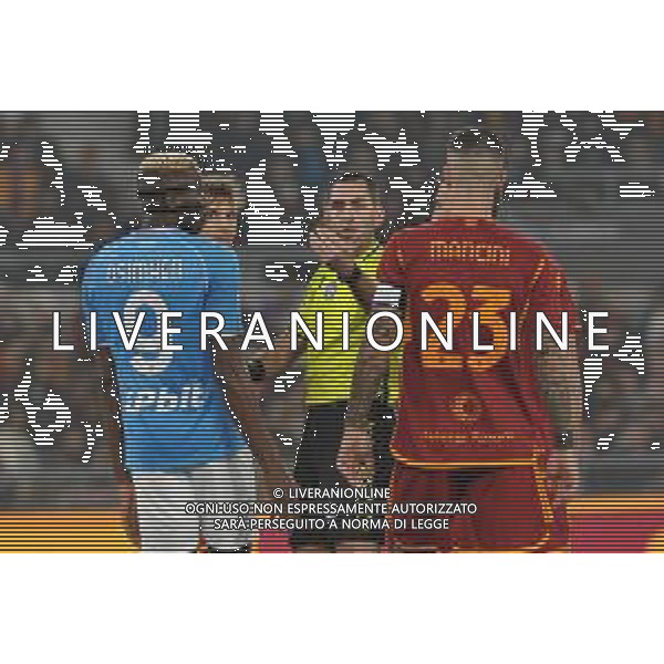 Roma vs Napoli - Campionato Serie A TIM - 17 giornata - Stadio Olimpico - Roma 23-12-2023 nella foto arbitro andrea Colombo placa Victor Osimhen e Gianluca Mancini ©Federico Gaetano/AGENZIA ALDO LIVERANI SAS