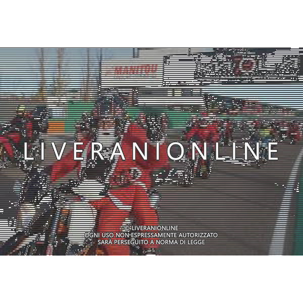 IMOLA 23 12 2023 AUTODROMO DI IMOLA E PIAZZA MATTEOTTI IN PIAZZA MATTEOTTI ARRIVANO I MOTOBABBI CARICHI DI DONI NELLA FOTO MOTOBABBI FANNO IL GIRO DELLA PISTA ©SANNA/AGENZIA ALDO LIVERANI SAS
