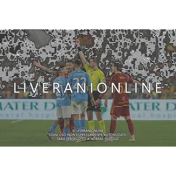 Roma vs Napoli - Campionato Serie A TIM - 17 giornata - Stadio Olimpico - Roma 23-12-2023 nella foto arbitro andrea Colombo estrae il cartellino rosso per l\'espulsione di matteo Politano ©Federico Gaetano/AGENZIA ALDO LIVERANI SAS