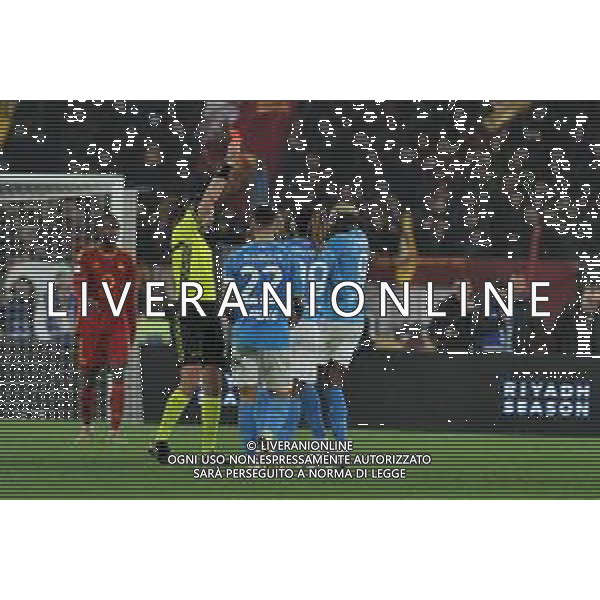 Roma vs Napoli - Campionato Serie A TIM - 17 giornata - Stadio Olimpico - Roma 23-12-2023 nella foto arbitro andrea Colombo estrae il cartellino rosso per l\'espulsione di victor Osimhen ©Federico Gaetano/AGENZIA ALDO LIVERANI SAS