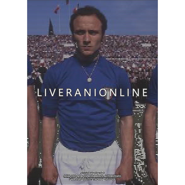 RETROSPETTIVA FRANCESCO ROCCA EX CALCIATORE E ALLENATORE NELLA FOTO FRANCESCO ROCCA CON LA MAGLIA DELLA NAZIONALE ITALIANA AG ALDO LIVERANI SAS