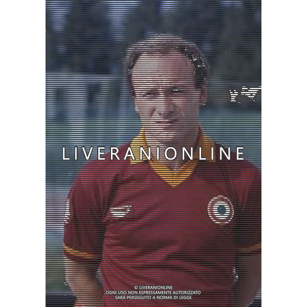 RETROSPETTIVA FRANCESCO ROCCA EX CALCIATORE E ALLENATORE NELLA FOTO FRANCESCO ROCCA CON LA MAGLIA DELLA ROMA CALCIO AG ALDO LIVERANI SAS