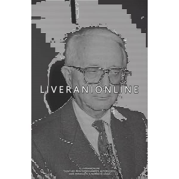 RETROSPETTIVA ENZO BIAGI GIORNALISTA E SCRITTORE E CONDUTTORE TELEVISIVO  NELLA FOTO ENZO BIAGI NELL\'ANNO 1990 NEGLI STUDI TELEVISIVI DELLA RAI A MILANO AG ALDO LIVERANI SAS