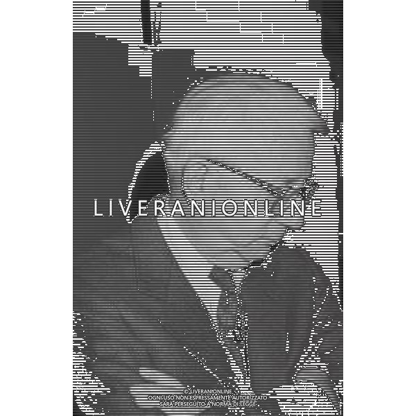 RETROSPETTIVA ENZO BIAGI GIORNALISTA E SCRITTORE E CONDUTTORE TELEVISIVO  NELLA FOTO ENZO BIAGI NELL\'ANNO 1990 NEGLI STUDI TELEVISIVI DELLA RAI A MILANO AG ALDO LIVERANI SAS