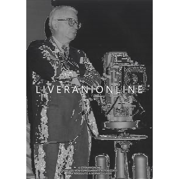 RETROSPETTIVA ENZO BIAGI GIORNALISTA E SCRITTORE E CONDUTTORE TELEVISIVO  NELLA FOTO ENZO BIAGI NELL\'ANNO 1990 NEGLI STUDI TELEVISIVI DELLA RAI A MILANO AG ALDO LIVERANI SAS 