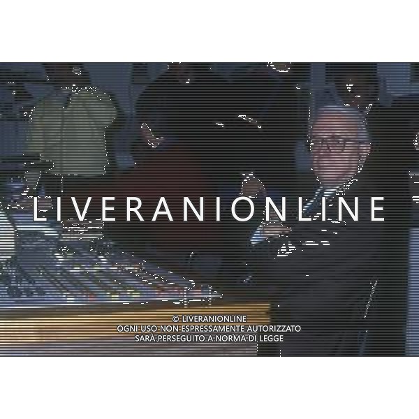 RETROSPETTIVA ENZO BIAGI GIORNALISTA E SCRITTORE E CONDUTTORE TELEVISIVO  NELLA FOTO ENZO BIAGI NELL\'ANNO 1990 NEGLI STUDI TELEVISIVI DELLA RAI A MILANO AG ALDO LIVERANI SAS 