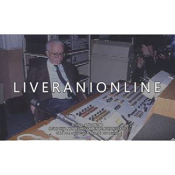 RETROSPETTIVA ENZO BIAGI GIORNALISTA E SCRITTORE E CONDUTTORE TELEVISIVO  NELLA FOTO ENZO BIAGI NELL\'ANNO 1990 NEGLI STUDI TELEVISIVI DELLA RAI A MILANO AG ALDO LIVERANI SAS 