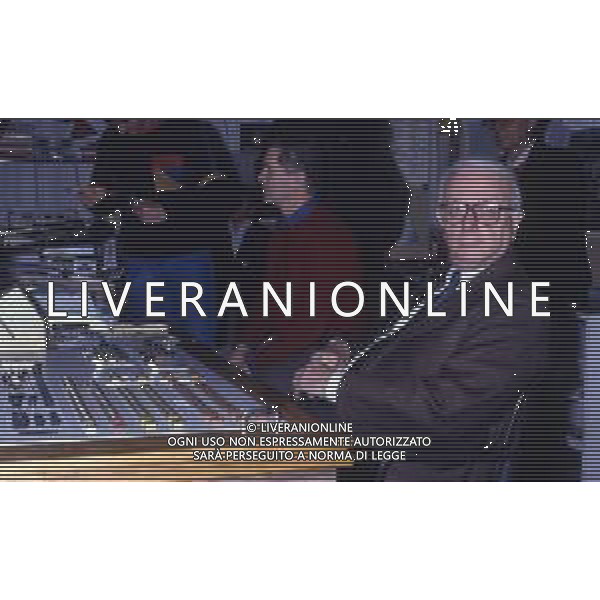RETROSPETTIVA ENZO BIAGI GIORNALISTA E SCRITTORE E CONDUTTORE TELEVISIVO  NELLA FOTO ENZO BIAGI NELL\'ANNO 1990 NEGLI STUDI TELEVISIVI DELLA RAI A MILANO AG ALDO LIVERANI SAS 
