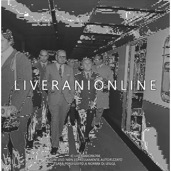 RETROSPETTIVA ITALO VIGLIANESI MINISTRO DEI TRASPORTI nella foto ALL\'INAUGURAZIONE DEL NUOVO TRONCO E LA NUOVA TRATTA DELLA METROPOLITANA DI MILANO \'GOBBA-GORGONZOLA\' NELL\'ANNO 1970 /AGENZIA ALDO LIVERANI SAS