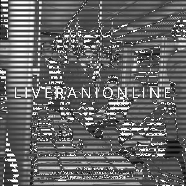 RETROSPETTIVA ITALO VIGLIANESI MINISTRO DEI TRASPORTI nella foto ALL\'INAUGURAZIONE DEL NUOVO TRONCO E LA NUOVA TRATTA DELLA METROPOLITANA DI MILANO \'GOBBA-GORGONZOLA\' NELL\'ANNO 1970 CON IL SINDACO DI MILANO ALDO ANIASI /AGENZIA ALDO LIVERANI SAS