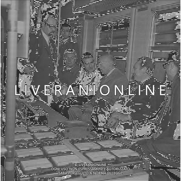 RETROSPETTIVA ITALO VIGLIANESI MINISTRO DEI TRASPORTI nella foto ALL\'INAUGURAZIONE DEL NUOVO TRONCO E LA NUOVA TRATTA DELLA METROPOLITANA DI MILANO \'GOBBA-GORGONZOLA\' NELL\'ANNO 1970 CON IL SINDACO DI MILANO ALDO ANIASI /AGENZIA ALDO LIVERANI SAS