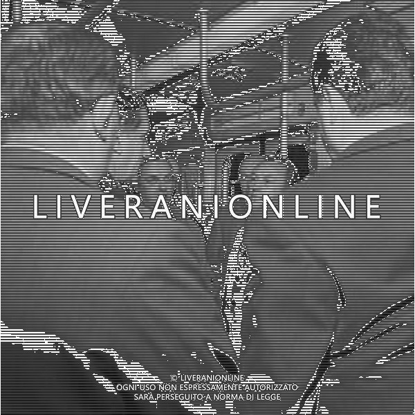 RETROSPETTIVA ITALO VIGLIANESI MINISTRO DEI TRASPORTI nella foto ALL\'INAUGURAZIONE DEL NUOVO TRONCO E LA NUOVA TRATTA DELLA METROPOLITANA DI MILANO \'GOBBA-GORGONZOLA\' NELL\'ANNO 1970 CON IL SINDACO DI MILANO ALDO ANIASI /AGENZIA ALDO LIVERANI SAS