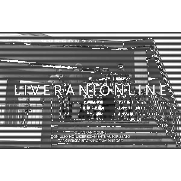 RETROSPETTIVA ITALO VIGLIANESI MINISTRO DEI TRASPORTI nella foto ALL\'INAUGURAZIONE DEL NUOVO TRONCO E LA NUOVA TRATTA DELLA METROPOLITANA DI MILANO \'GOBBA-GORGONZOLA\' NELL\'ANNO 1970 CON IL SINDACO DI MILANO ALDO ANIASI /AGENZIA ALDO LIVERANI SAS