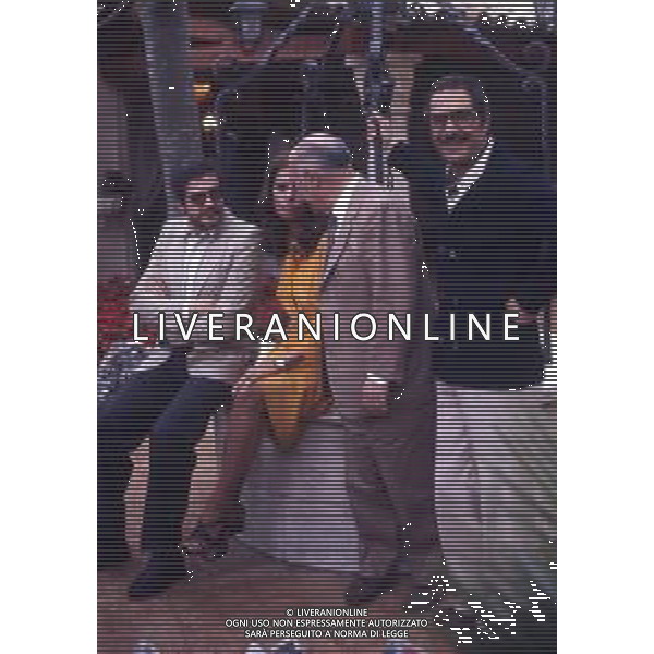 DIAP-RETROSPETTIVA SOPHIA LOREN ATTRICE NELLA FOTO SOPHIA LOREN A CANNES IL 20-05-1977 CON ETTORE SCOLA-CARLO PONTI E NINO MANFREDI AG ALDO LIVERANI SAS