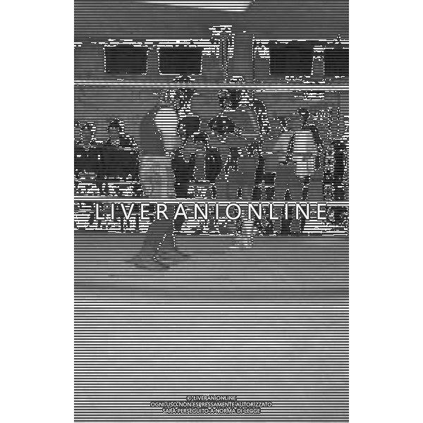 Neg- RETROSPETTIVA EDDIE GREGORY PUGILE STATUNITENSE (poi assunto legalmente il cognome di Mustafa Muhammad in omaggio alla sua fede islamica) NELLA FOTO A TORINO NELL\'ANNO 1977 DURANTE UN ALLENAMENTO DI BOXE AG ALDO LIVERANI SAS