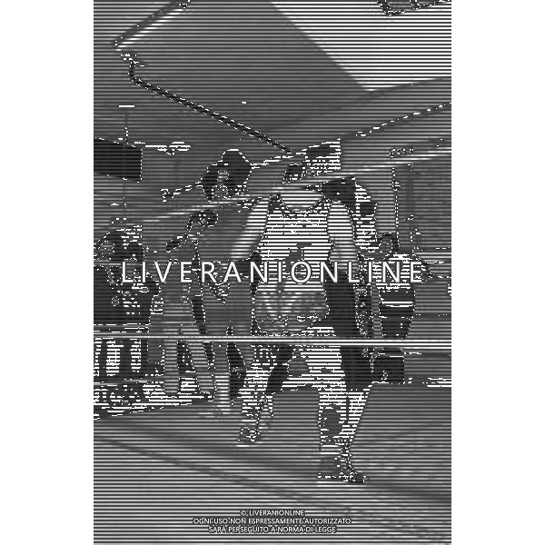 Neg- RETROSPETTIVA EDDIE GREGORY PUGILE STATUNITENSE (poi assunto legalmente il cognome di Mustafa Muhammad in omaggio alla sua fede islamica) NELLA FOTO A TORINO NELL\'ANNO 1977 DURANTE UN ALLENAMENTO DI BOXE AG ALDO LIVERANI SAS