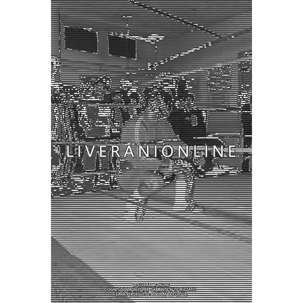 Neg- RETROSPETTIVA EDDIE GREGORY PUGILE STATUNITENSE (poi assunto legalmente il cognome di Mustafa Muhammad in omaggio alla sua fede islamica) NELLA FOTO A TORINO NELL\'ANNO 1977 DURANTE UN ALLENAMENTO DI BOXE AG ALDO LIVERANI SAS
