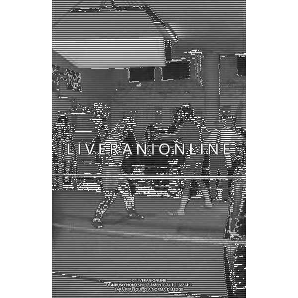 Neg- RETROSPETTIVA EDDIE GREGORY PUGILE STATUNITENSE (poi assunto legalmente il cognome di Mustafa Muhammad in omaggio alla sua fede islamica) NELLA FOTO A TORINO NELL\'ANNO 1977 DURANTE UN ALLENAMENTO DI BOXE AG ALDO LIVERANI SAS