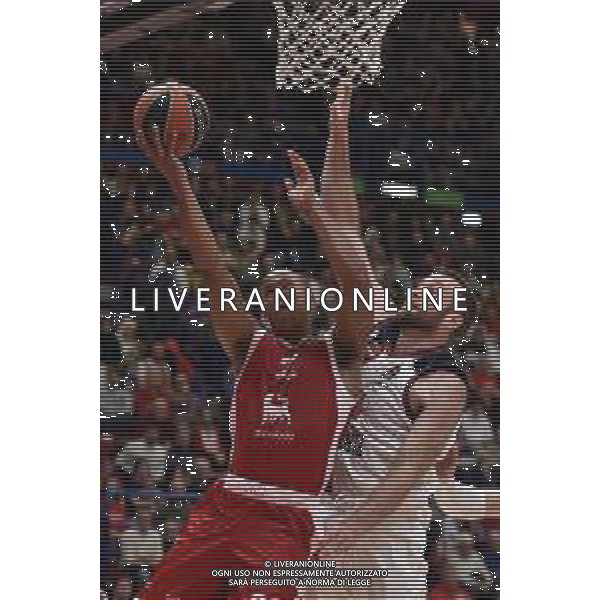 TVRG EA7 Emporio Armani Milano vs Saski Baskonia Vitoria-Gasteiz nella foto Devon Hall (Olimpia Milano) e Matthew Costello (Saski Baskonia) Assago (MI) 28-12-2023 Mediolanum Forum Turkish Airlines Euroleague 17a giornata regular season foto Roberto Garavaglia/ag. Aldo Liverani sas