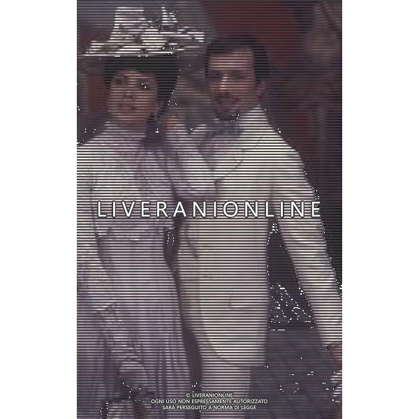 DIAP-RETROSPETTIVA LAURA BELLLI ATTRICE NELLA FOTO LAURA BELLI CON ALDO REGGIANI NELLA SERIE TELEVISIVA “IL CASTIGO“ NELL\'ANNO 1977 AG ALDO LIVERANI SAS 