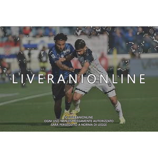 TVRG Atalanta vs Lecce nella foto Ederson Jose\' dos Santos (Atalanta) e Hamza Rafia (Lecce) Bergamo 30-12-2023 Gewiss Stadium - Stadio Atleti Azzurri d\'Italia Campionato Serie A TIM - 18a giornata foto Roberto Garavaglia/ag. Aldo Liverani sas/AGENZIA ALDO LIVERANI SAS
