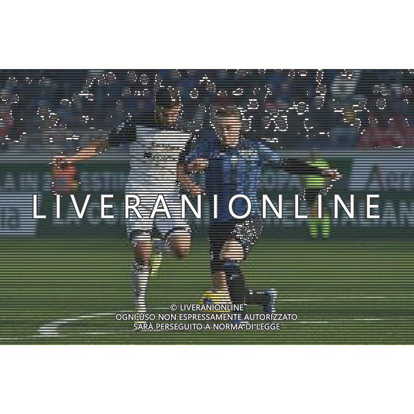 TVRG Atalanta vs Lecce nella foto Hamza Rafia (Lecce) e Teun Koopmeiners (Atalanta) Bergamo 30-12-2023 Gewiss Stadium - Stadio Atleti Azzurri d\'Italia Campionato Serie A TIM - 18a giornata foto Roberto Garavaglia/ag. Aldo Liverani sas/AGENZIA ALDO LIVERANI SAS