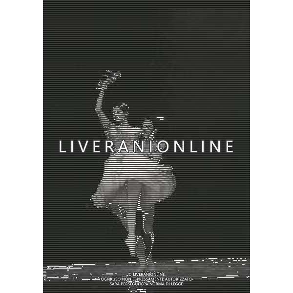 NEG-RETROSPETTIVA CARLA FRACCI BALLERINA NELLA FOTO CARLA FRACCI CON PAOLA BORBONI AL TEATRO CARLO GOLDONI IN “SOGNO ROMANTICO OVVERO LE DIVINE ALLA SBARRA “ A MILANO NELL\'ANNO 1988 AG ALDO LIVERANI SAS