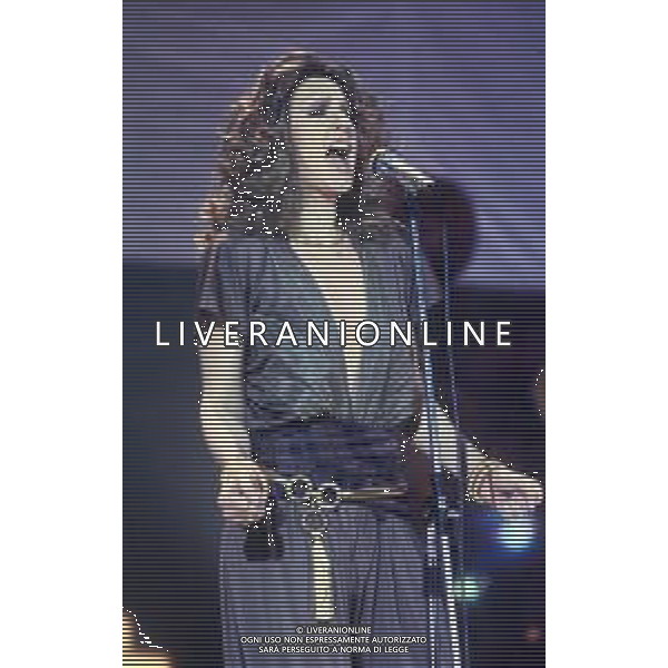 DIAP-RETROSPETTIVA LORETTA GOGGI-CANTANTE-ATTRICE-IMITATRICE-CONDUTTRICE TELEVISIVA E SCRITTRICE NELLA FOTO LORETTA GOGGI A SANREMO NELL\'ANNO 1981 AG ALDO LIVERANI SAS