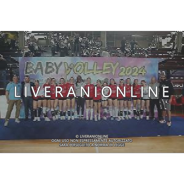 IMOLA 04 01 2024 BABY VOLLEY 2024 ORGANIZZATO DA DIFFUSIONE SPORT PASQUALE DE SIMONE NELLA FOTO IMOLA CLUB (DIFFUSIONE SPORT E UISP IMOLA) VINCITORI DEL TORNEO UNDER 16 FEMMINILE PRESENTI NELLA FOTO SINDACO DI IMOLA MARCO PANIERI E PRESIDENTE DELLA DIFFUSIONE SPORT PASQUALE DE SIMONE ©SANNA/AGENZIA ALDO LIVERANI SAS