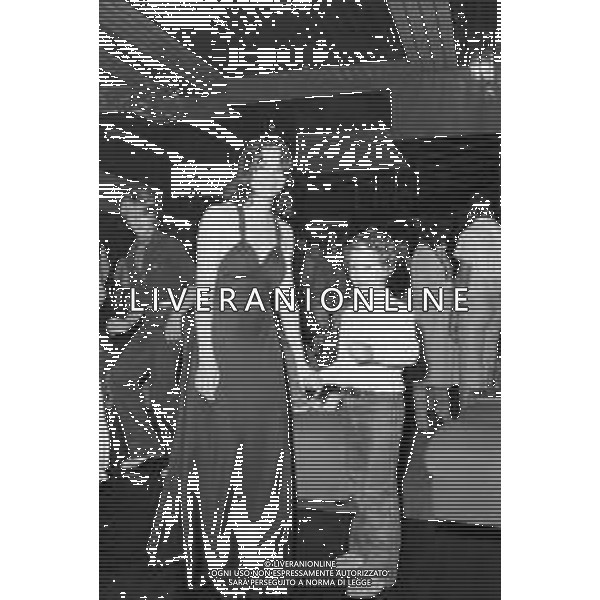 Neg- RETROSPETTIVA MARTINE BROCHARD ATTRICE FRANCESE NELLA FOTO MENTRE BALLA CON IL FIGLIO FERDINANDO CERIANI A MILANO NELL\'ANNO 1978 AG ALDO LIVERANI