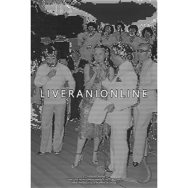 Neg- RETROSPETTIVA MARTINE BROCHARD ATTRICE FRANCESE NELLA FOTO CON IL MARITO FRANCO MOLE\' RICEVE IL PREMIO RICCIONE NELL\'ANNO 1978 AG ALDO LIVERANI