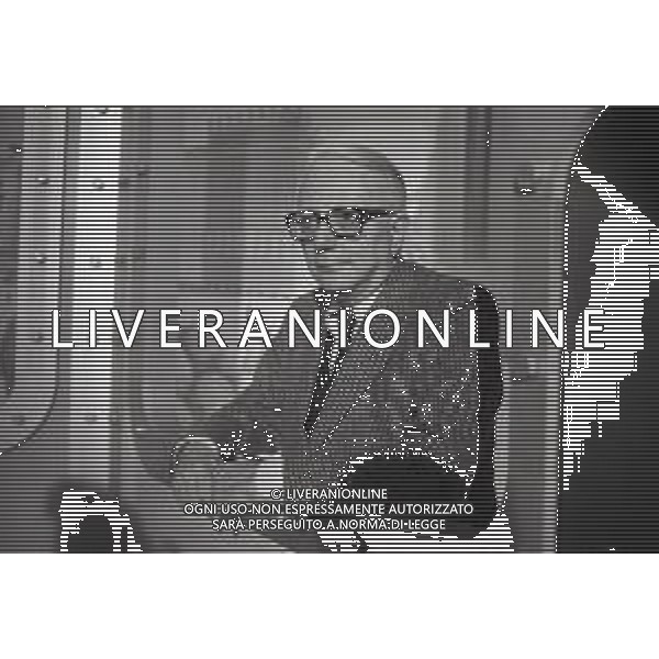 NEG-RETROSPETTIVA ENZO BIAGI GIORNALISTA E SCRITTORE E CONDUTTORE TELEVISIVO NELLA FOTO ENZO BIAGI NELLA TRASMISSIONE TELEVISIVA “SPOT “NELL\'ANNO 1986 A MILANO AG ALDO LIVERANI SAS