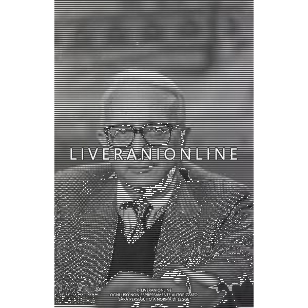 NEG-RETROSPETTIVA ENZO BIAGI GIORNALISTA E SCRITTORE E CONDUTTORE TELEVISIVO NELLA FOTO ENZO BIAGI NELLA TRASMISSIONE TELEVISIVA “SPOT “NELL\'ANNO 1986 A MILANO AG ALDO LIVERANI SAS