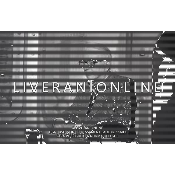 NEG-RETROSPETTIVA ENZO BIAGI GIORNALISTA E SCRITTORE E CONDUTTORE TELEVISIVO NELLA FOTO ENZO BIAGI NELLA TRASMISSIONE TELEVISIVA “SPOT “NELL\'ANNO 1986 A MILANO AG ALDO LIVERANI SAS