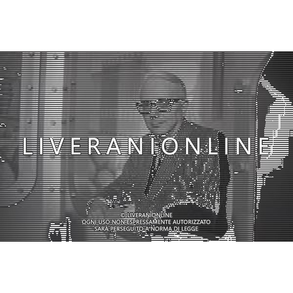 NEG-RETROSPETTIVA ENZO BIAGI GIORNALISTA E SCRITTORE E CONDUTTORE TELEVISIVO NELLA FOTO ENZO BIAGI NELLA TRASMISSIONE TELEVISIVA “SPOT “NELL\'ANNO 1986 A MILANO AG ALDO LIVERANI SAS