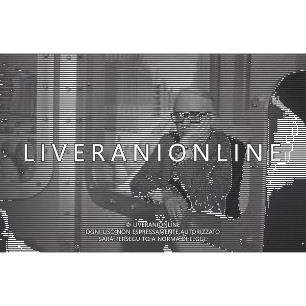 NEG-RETROSPETTIVA ENZO BIAGI GIORNALISTA E SCRITTORE E CONDUTTORE TELEVISIVO NELLA FOTO ENZO BIAGI NELLA TRASMISSIONE TELEVISIVA “SPOT “NELL\'ANNO 1986 A MILANO AG ALDO LIVERANI SAS