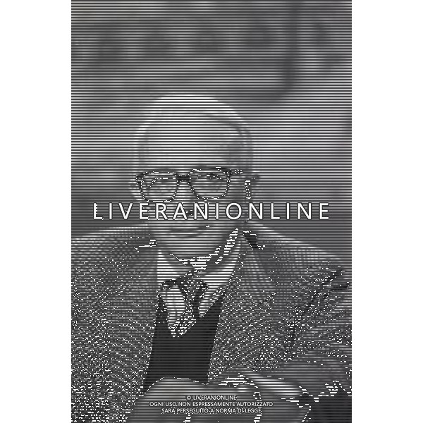 NEG-RETROSPETTIVA ENZO BIAGI GIORNALISTA E SCRITTORE E CONDUTTORE TELEVISIVO NELLA FOTO ENZO BIAGI NELLA TRASMISSIONE TELEVISIVA “SPOT “NELL\'ANNO 1986 A MILANO AG ALDO LIVERANI SAS