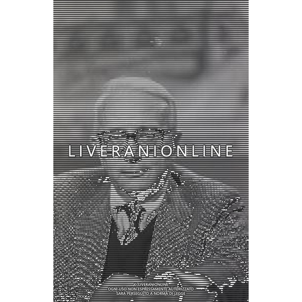 NEG-RETROSPETTIVA ENZO BIAGI GIORNALISTA E SCRITTORE E CONDUTTORE TELEVISIVO NELLA FOTO ENZO BIAGI NELLA TRASMISSIONE TELEVISIVA “SPOT “NELL\'ANNO 1986 A MILANO AG ALDO LIVERANI SAS