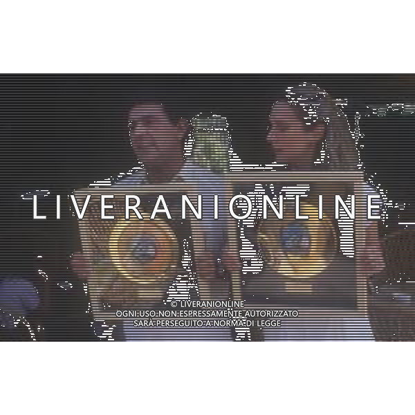DIAP-RETROSPETTIVA LORETTA GOGGI-CANTANTE-ATTRICE-IMITATRICE-CONDUTTRICE TELEVISIVA E SCRITTRICE NELLA FOTO LORETTA GOGGI CON TOTO SAVIO NELL\'ANNO 1981 A SAINT VINCENT AG ALDO LIVERANI SAS  