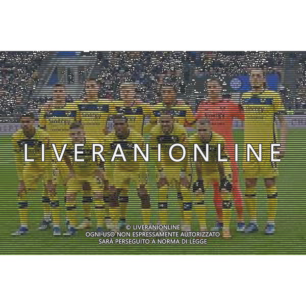 Inter vs Hellas Verona nella foto formazione Hellas Verona, in piedi da SX Giangiacomo Magnani, Diego Coppola, Josh Thomas Doig, Michael Folorunsho, Lorenzo Montipo\' e Milan Djuric; in basso da SX Cyril Jean Ngonge, Tomas Suslov, Jackson Tchatchoua, Jordi Mboula e Ondrej Duda Milano 06-01-2024 Stadio Giuseppe Meazza - San Siro Campionato Serie A TIM - 19a giornata foto Roberto Garavaglia/Agenzia Aldo Liverani sas