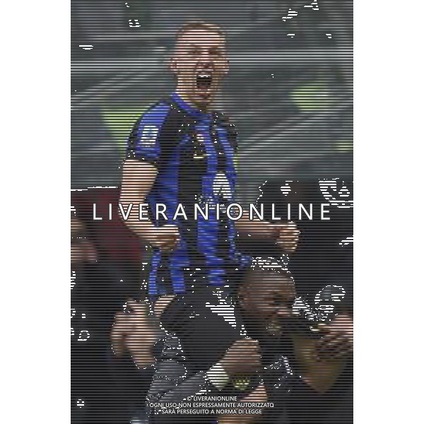 Inter vs Hellas Verona nella foto Davide Frattesi (Inter) esulta dopo il gol del 2 a 1 portato sulle spalle da Marcus Thuram (Inter) Milano 06-01-2024 Stadio Giuseppe Meazza - San Siro Campionato Serie A TIM - 19a giornata foto Roberto Garavaglia/Agenzia Aldo Liverani sas