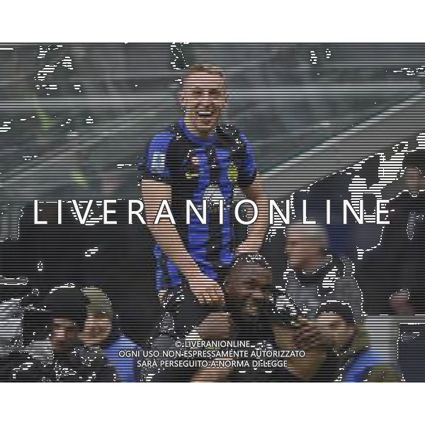 Inter vs Hellas Verona nella foto Davide Frattesi (Inter) esulta dopo il gol del 2 a 1 portato sulle spalle da Marcus Thuram (Inter) Milano 06-01-2024 Stadio Giuseppe Meazza - San Siro Campionato Serie A TIM - 19a giornata foto Roberto Garavaglia/Agenzia Aldo Liverani sas