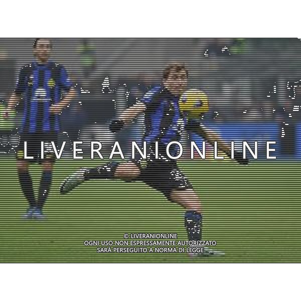 Inter vs Hellas Verona nella foto la conclusione di Nicolo\' Barella (Inter) poi ribattuta in rete da Davide Frattesi (Inter) per il gol del 2 a 1 Milano 06-01-2024 Stadio Giuseppe Meazza - San Siro Campionato Serie A TIM - 19a giornata foto Roberto Garavaglia/Agenzia Aldo Liverani sas