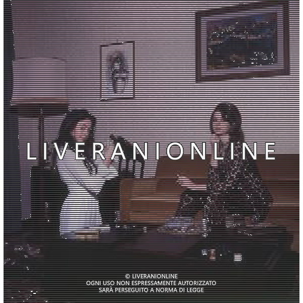 DIAP-RETROSPETTIVA LORETTA GOGGI-CANTANTE-ATTRICE-IMITATRICE-CONDUTTRICE TELEVISIVA E SCRITTRICE NELLA FOTO LORETTA GOGGI CON DANIELA GOGGI AG ALDO LIVERANI SAS 