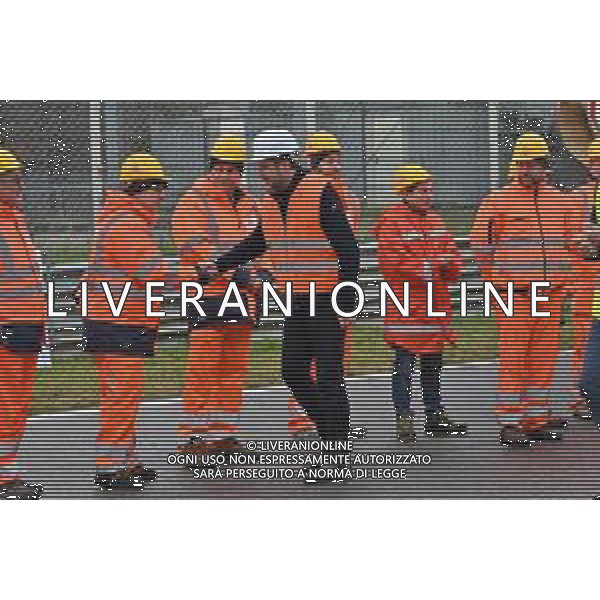 TVRG Lavori circuito Monza nella foto Matteo Salvini ministro alle infrastrutture e dei trasporti saluta gli operai Monza 08-01-2024 Inizio dei lavori di ammodernamento e riqualificazione del circuito di Formula 1 foto Roberto Garavaglia/Agenzia Aldo Liverani sas