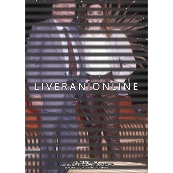 DIAP-RETROSPETTIVA LORETTA GOGGI-CANTANTE-ATTRICE-IMITATRICE-CONDUTTRICE TELEVISIVA E SCRITTRICE NELLA FOTO LORETTA GOGGI A ROMA CON CAVALLINA AG ALDO LIVERANI SAS 
