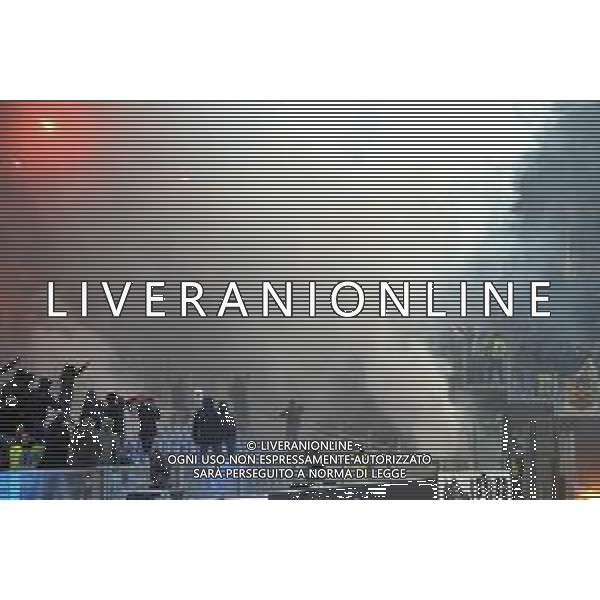 Lazio vs Roma - Coppa Italia Frecciarossa - Quarti di finale - Stadio Olimpico - Roma 10-01-2024 nella foto Scontri sugli spalti tra i tifosi - fumogeni ©Federico Gaetano/AGENZIA ALDO LIVERANI SAS